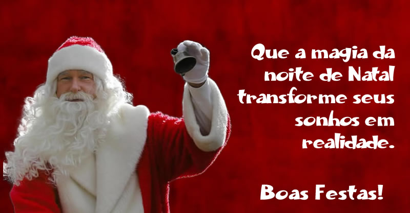 Um Papai Noel clássico e bonito tocando um sino com uma mensagem de saudação para compartilhar no Facebook e Instagram: Que a magia da noite de Natal transforme seus sonhos em realidade.