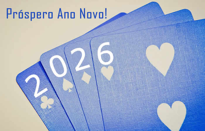 imagem com cartas de jogar pôquer, espadas, paus, ouros com o texto 2026 